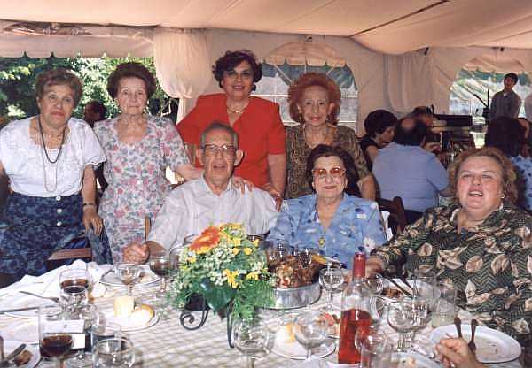 928-33.jpg (39678 bytes)